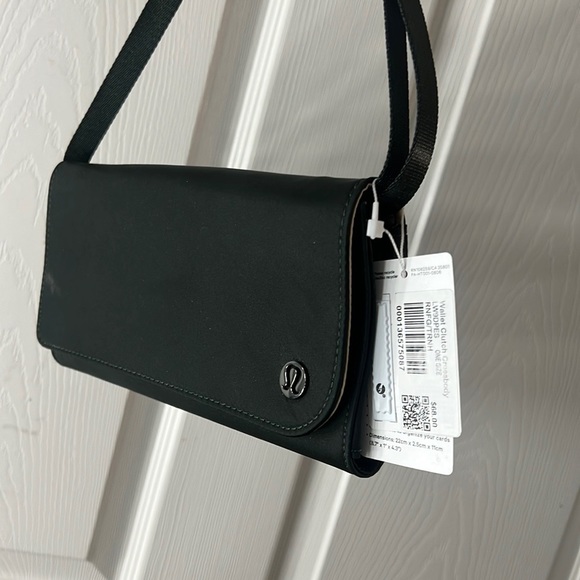 LULULEMON WALLET CLUTCH CROSSBODY BAG IN RAINFOREST GREEN - Picture 6 of 8